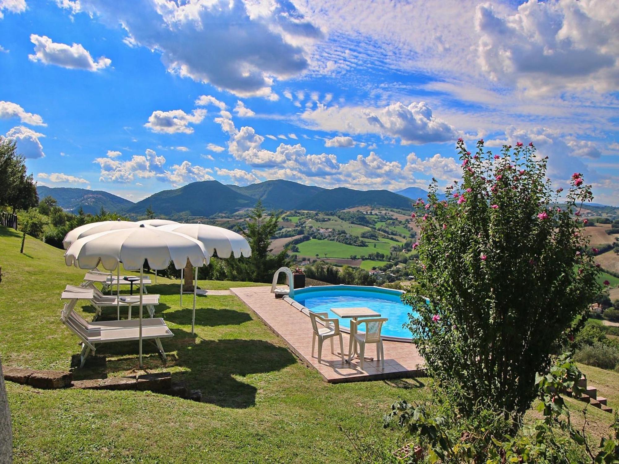 Nice Flat In Arcevia With Swimming Pool Экстерьер фото