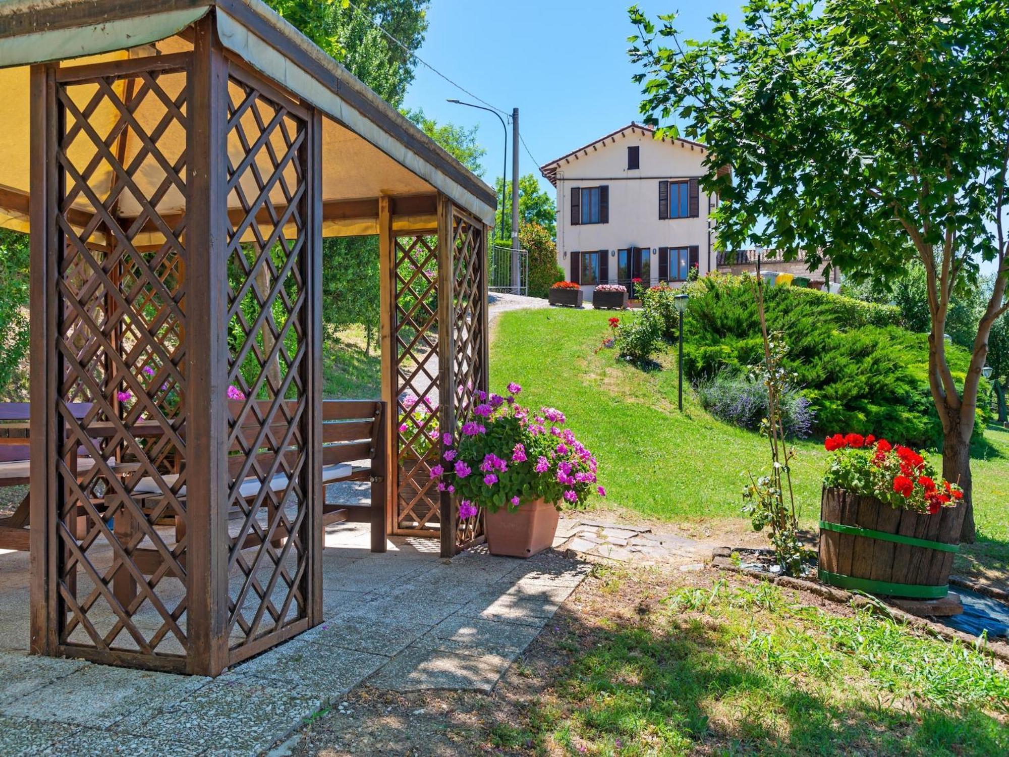 Nice Flat In Arcevia With Swimming Pool Экстерьер фото